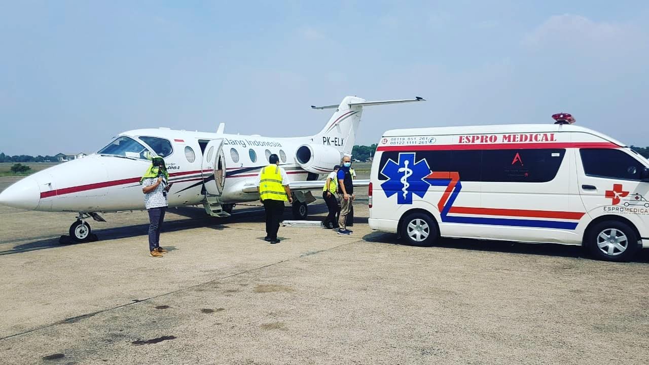 Pasien Meningitis Dievakuasi Menggunakan Ambulans Udara ke Singapura: Tindakan Cepat untuk Penanganan Medis Lanjutan