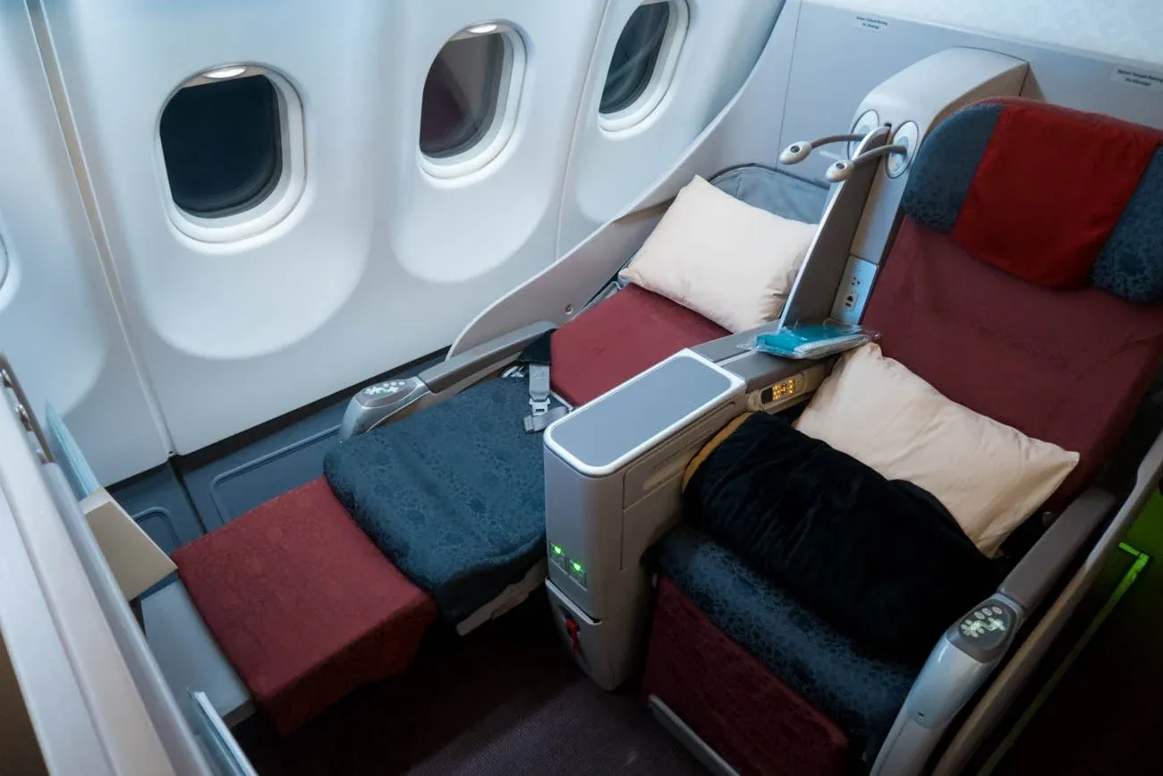 Layanan Medical Escort Dengan Business Class