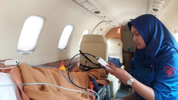 Air Ambulance Jakarta ke Singapura: Solusi Cepat untuk Pasien Stroke Darurat