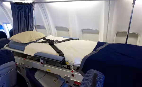Layanan Air Ambulance Dengan Pesawat Komersial