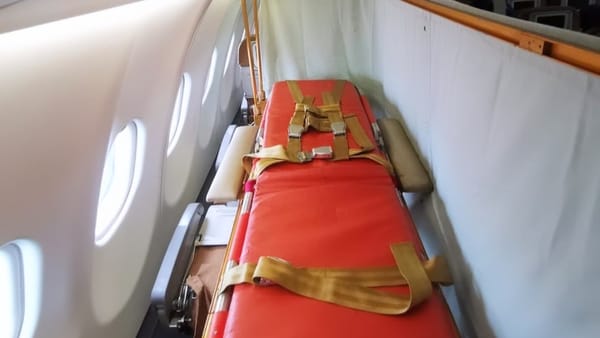 Setelah Sekian Lama Terhenti, Sekarang Berobat ke Singapore Bisa Kembali Loh Pakai Commercial Airline Stretcher!