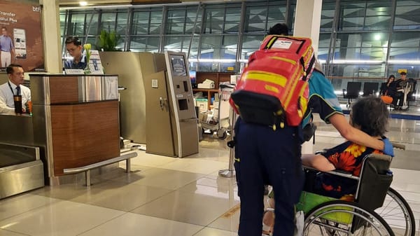 Persiapan Pasien yang Akan Terbang Menggunakan Kursi Roda: Panduan Lengkap